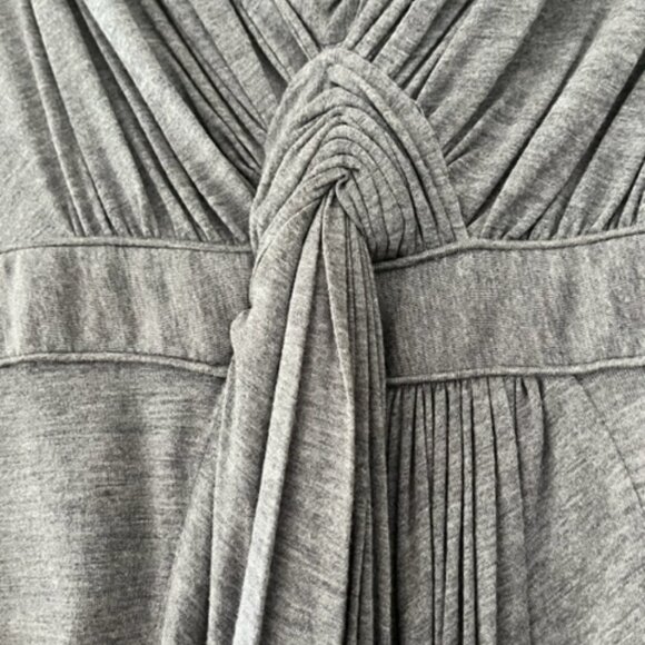 BCBG MAXAZRIA - ELEGANT GREY LINED DRESS IN 100% SILK - WORN ONCE - Picture 2 of 6
